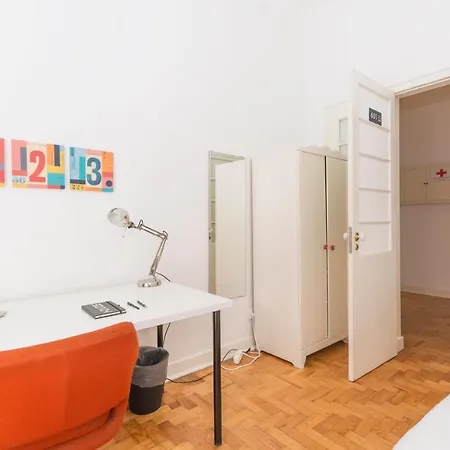 Houze_historical Lisbon, Flat W/ Private Patio Daire